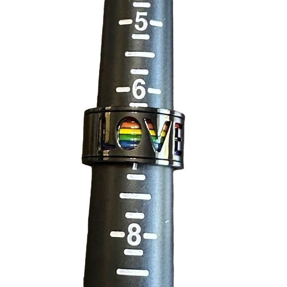 NWOT Size 7 Titanium “LOVE” spinner/fidget band with rainbow flag - Picture 1 of 7